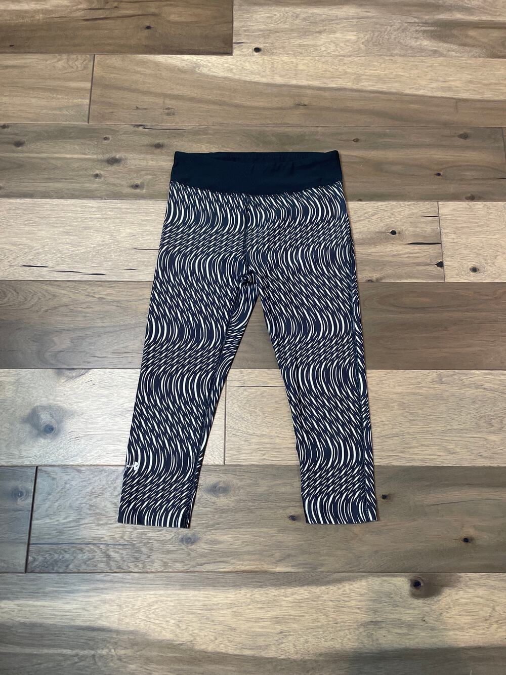 Under Armour Black White Pattern Compression Capri Leggings Size S